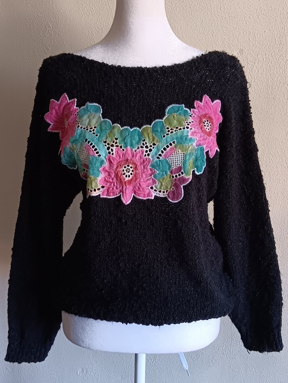 90s VTG Black Textured Knit Sweater & Pink Floral Applique Segue Womens Medium